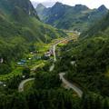 View Thụy Sĩ Hà Giang: thung lũng xanh và khúc cua QL4C giữa núi đá